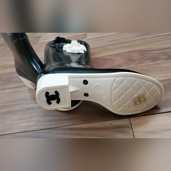 Chanel Rain Boots with Flowers - Picture 7 of 11